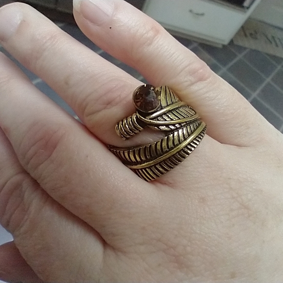 4 Gorgeous Stretch Rings! R9 - Picture 5 of 9